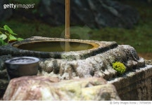 707508599 | 게티이미지코리아 | Close-Up Of Water In Stone Container At Temple Royalty-Free 이미지