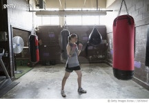 728760647 | 게티이미지코리아 | Female boxer boxing at punching bag in gym Royalty-Free 이미지