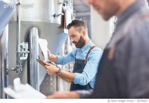 726784917 | 게티이미지코리아 | Male brewer with clipboard at vat in brewery Royalty-Free 이미지