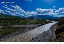 728763175 | 게티이미지코리아 | Scenic view of winding mountain river, Qinghai, China Royalty-Free 이미지