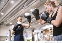 726794863 | 게티이미지코리아 | Young women boxing in gym Royalty-Free 이미지