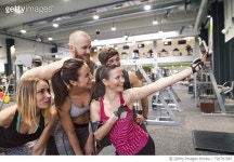 726797887 | 게티이미지코리아 | Young athletes having fun in the gym, taking selfies Royalty-Free 이미지