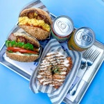 다운타우너(DOWNTOWNER), 줄 서서 먹는 아보카도 버거 맛집 | TENANT news