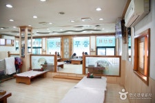 Chungmu Hoetjip (raw fish restaurant) (충무횟집) - Restaurant - Korea travel and tourism information