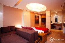 트리아 관광호텔 숙박 정보와 주변 관광 명소 및 근처 맛집 여행 정보