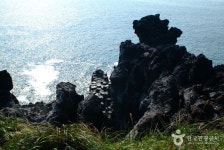 Daepo Jusangjeolli Cliff (주상절리대(대포동지삿개)) - Sightseeing - Korea travel and tourism information