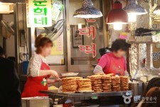 Soonheenae Bindaetteok (순희네빈대떡) - Restaurant - Korea travel and tourism information