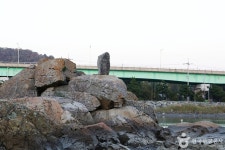 Mangsando Island, Yujuam, Yujubigak (망산도·유주암·유주비각) - Sightseeing - Korea travel and tourism information