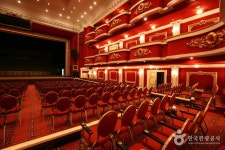Universal Arts Center (유니버설아트센터) - Culture - Korea travel and tourism information