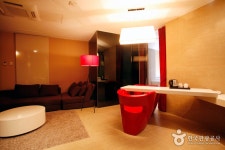 트리아 관광호텔 숙박 정보와 주변 관광 명소 및 근처 맛집 여행 정보