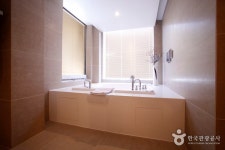 트리아 관광호텔 숙박 정보와 주변 관광 명소 및 근처 맛집 여행 정보