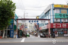 [전곡시장] 서울 동대문구 장안동에 있는 전곡시장은 1975년에 개장했다. 1,358㎡(411평) 규모에 지하 1층, 지상 2...