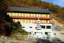 Golgulsa Temple (Gyeongju) (골굴사(경주)) - Sightseeing - Korea travel and tourism information