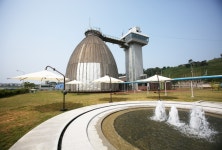 [맑은물상상누리] 맑은물상상누리는 시흥 맑은물관리센터 내 유휴공간을 활용하여 조성된 공간이다. 관제탑과 소화조로 사용하던 시설...