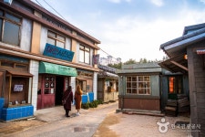 Jangsaengpo Whale Culture Village (장생포 고래문화마을) - Sightseeing - Korea travel and tourism information