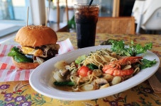 피터콤마안목가게 음식점 정보와 주변 관광 명소 및 근처 맛집 여행 정보