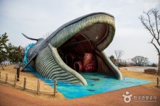 Jangsaengpo Whale Culture Village (장생포 고래문화마을) - Sightseeing - Korea travel and tourism information