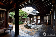Rakkojae Seoul Bukchon Hanok Hotel [Korea Qaulity] / 락고재 서울 북촌 한옥호텔 [한국관광 품질인증/Korea Quality]... 