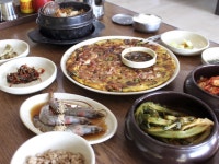 포도밭할머니손칼국수전문점 음식점 정보와 주변 관광 명소 및 근처 맛집 여행 정보