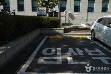 Sejong Culture & Arts Center (세종문화예술회관) - Culture - Korea travel and tourism information