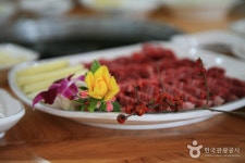 Taebaek Eutteum Hanu (태백으뜸한우) - Restaurant - Korea travel and tourism information
