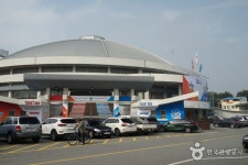 Hanbat Sports Complex (한밭종합운동장) - Leisure - Korea travel and tourism information