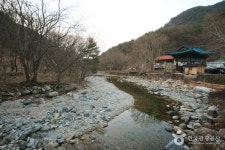 内院寺渓谷（내원사계곡） - 観光 - 韓国旅行・観光情報