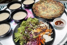 신진식당 음식점 정보와 주변 관광 명소 및 근처 맛집 여행 정보