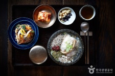 Rakkojae Seoul Bukchon Hanok Hotel [Korea Qaulity] / 락고재 서울 북촌 한옥호텔 [한국관광 품질인증/Korea Quality]... 