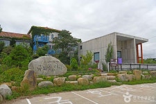 김하인 아트홀 국화꽃향기 관광 정보와 주변 관광 명소 및 근처 맛집 여행 정보