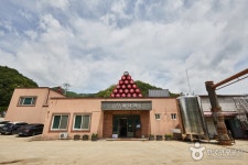 (인쇄용) 장밋빛 오미자 술독에 빠져 사는 양조 장인, 이종기 명사 | 대한민국 구석구석