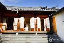 Hadongdaek House (하동댁) - Accommodation - Korea travel and tourism information