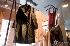 Z.I.Gallery (지아 衣 갤러리) - Shopping - Korea travel and tourism information