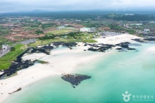 Gimnyeong Seongsegihaebyeon Beach (김녕성세기해변 (김녕해수욕장)) - Sightseeing - Korea travel and tourism information