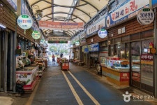 현대시장 쇼핑 정보와 주변 관광 명소 및 근처 맛집 여행 정보