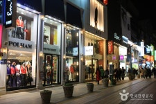 Gwangbok-dong Cultural & Fashion Street (광복로문화패션거리) - Sightseeing - Korea travel and tourism information