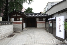 Hanok Homestay Information Center (한옥체험살이 안내센터) - Culture - Korea travel and tourism information