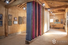 Hus Silk (허씨비단직물) - Sightseeing - Korea travel and tourism information