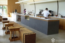 카페 써라운드 음식점 정보와 주변 관광 명소 및 근처 맛집 여행 정보