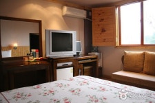 숲속의 궁전 숙박 정보와 주변 관광 명소 및 근처 맛집 여행 정보