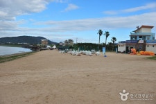 新陽ソプチ海水浴場（신양 섭지해수욕장） - 観光 - 韓国旅行・観光情報