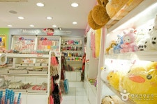 POOM Artbox - Sinchon Branch (POOM아트박스 (신촌점)) - Shopping - Korea travel and tourism information