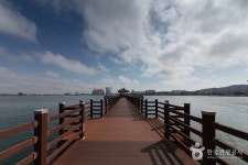 Cheongchoho Lake (청초호) - Sightseeing - Korea travel and tourism information