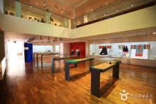 Coreana Art & Culture Complex (코리아나 화장박물관) - Culture - Korea travel and tourism information