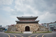 Paldalmun Gate (팔달문) - Sightseeing - Korea travel and tourism information