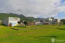 월출산과 백련사에서 바라다 보이는 한결같은 정경 - 주변 여행 및 근처 관광 명소 - 국내 여행 정보와 관광 명소 정보