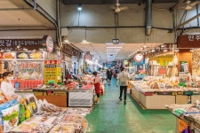 Sokcho Tourist & Fishery Market (Formerly, Jungang Market) (속초 관광수산시장 (구: 중앙시장)) - Shopping - Korea travel and... 