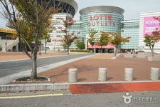 Lotte Outlets - Gwangju World Cup Branch (롯데아울렛 광주월드컵점) - Shopping - Korea travel and tourism information