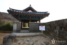 Chilgok Gasansanseong Fortress and Gasanbawi Rock (칠곡 가산산성 및 가산바위) - Sightseeing - Korea travel and tourism... 