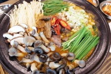 향촌흑염소 유량동본점 음식점 정보와 주변 관광 명소 및 근처 맛집 여행 정보
